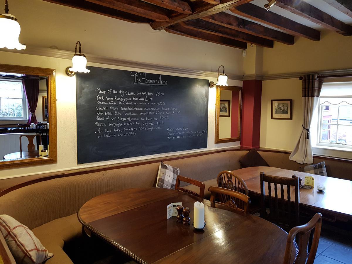 Hanmer Arms Exterior foto